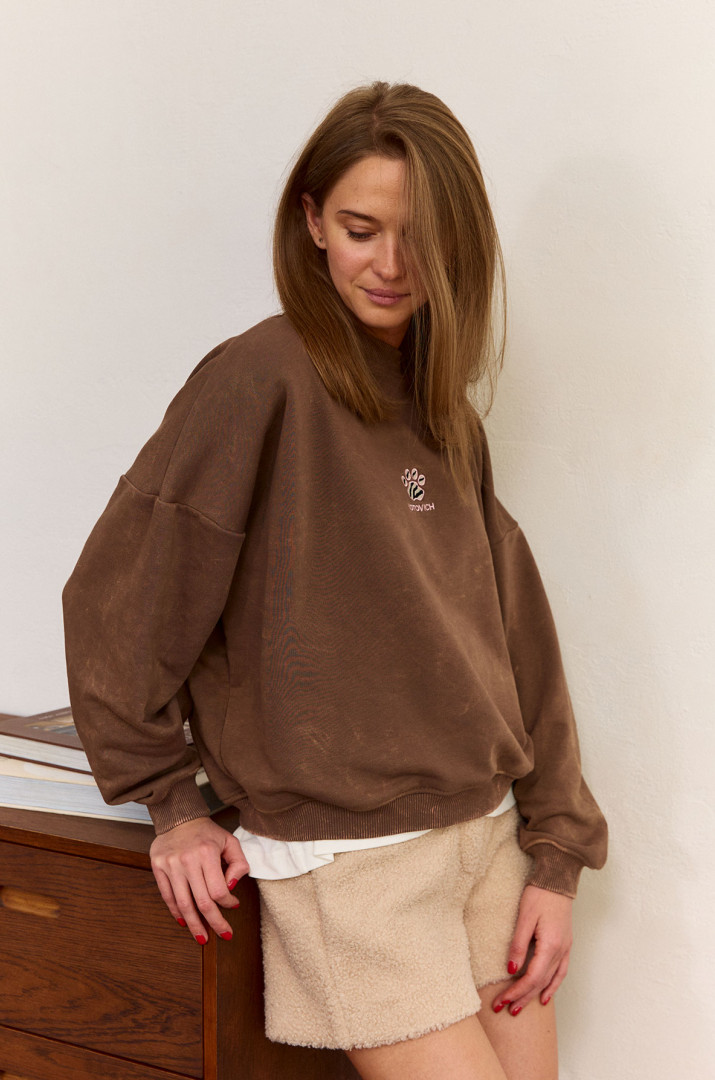 Світшот з вишивкою "Лапка"